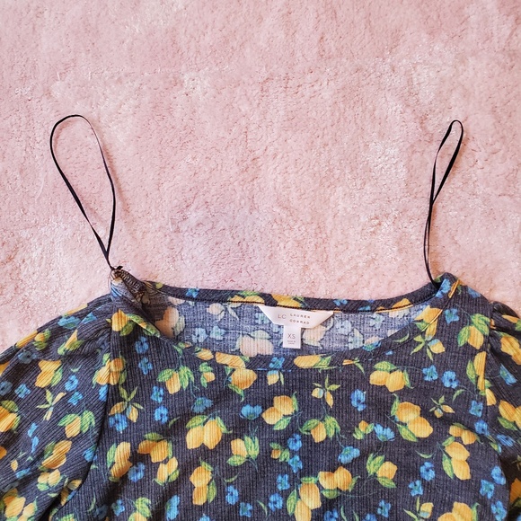 Lauren Conrad lemon print peasant shirt size XS, great condition - Picture 5 of 7